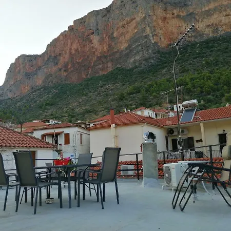 Rodomelo House With Terrace - 4 Bedrooms * Leonídion