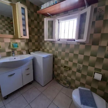 Rodomelo House With Terrace - 4 Bedrooms Apartment