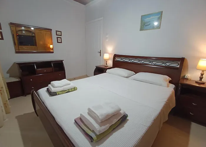 Rodomelo House With Terrace - 4 Bedrooms