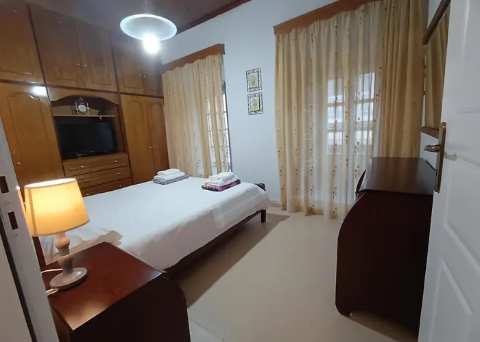 Rodomelo House With Terrace - 4 Bedrooms * Leonídion