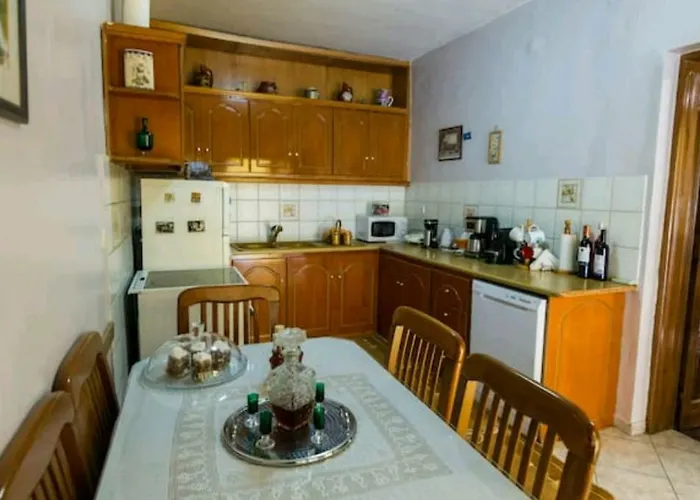 Rodomelo House With Terrace - 4 Bedrooms Leonídion