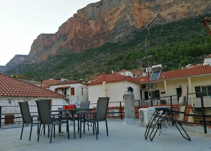 Rodomelo House With Terrace - 4 Bedrooms * Leonídion